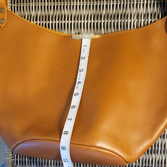 Portland Leather Kangaroo in Honey - Large - Picture 9 of 16